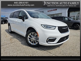 2024 Chrysler Pacifica for sale in Chardon OH