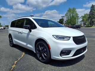2025 Chrysler Pacifica