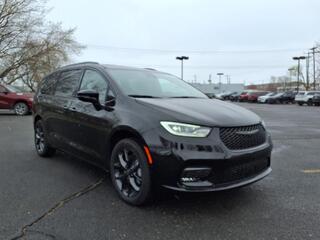 2025 Chrysler Pacifica for sale in Plymouth MI