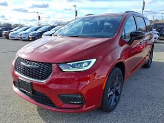 2026 Chrysler Pacifica for sale in Burlington WI