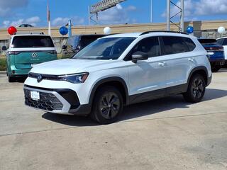 2025 Volkswagen Taos