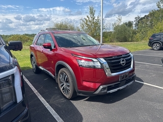 2023 Nissan Pathfinder for sale in Stratham NH
