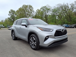 2022 Toyota Highlander for sale in Southfield MI