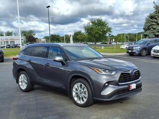 2021 Toyota Highlander Hybrid for sale in Burnsville MN