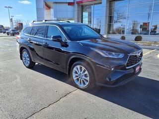 2022 Toyota Highlander for sale in Janesville WI