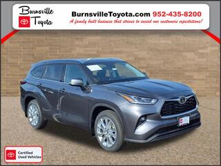 2022 Toyota Highlander for sale in Burnsville MN