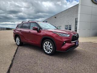 2020 Toyota Highlander for sale in Arlington WI