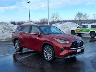 2020 Toyota Highlander Hybrid for sale in Burnsville MN