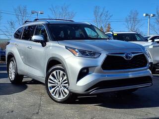 2023 Toyota Highlander Hybrid for sale in Cincinnati OH