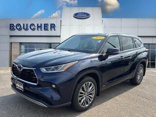 2021 Toyota Highlander Hybrid for sale in Janesville WI