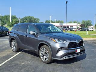 2022 Toyota Highlander Hybrid for sale in Burnsville MN