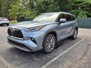 2021 Toyota Highlander for sale in Toledo OH