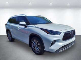 2021 Toyota Highlander for sale in Woodhaven MI