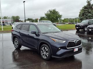 2021 Toyota Highlander Hybrid for sale in Burnsville MN