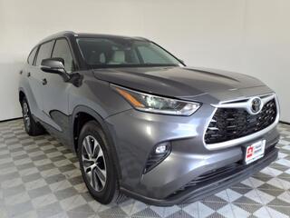 2021 Toyota Highlander for sale in Denton TX