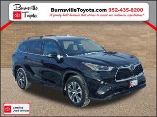 2022 Toyota Highlander for sale in Burnsville MN