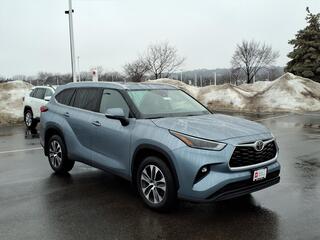 2022 Toyota Highlander for sale in Burnsville MN