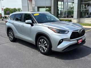 2023 Toyota Highlander Hybrid for sale in Janesville WI