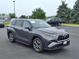 2025 Toyota Highlander Hybrid for sale in Burnsville MN