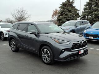 2025 Toyota Highlander Hybrid for sale in Burnsville MN