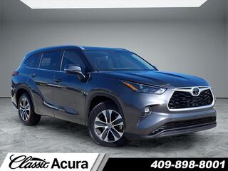2023 Toyota Highlander for sale in Topeka KS