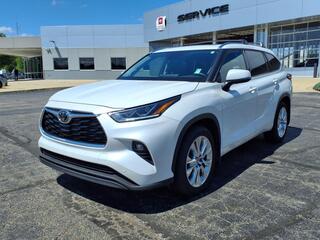 2023 Toyota Highlander for sale in Lansing MI