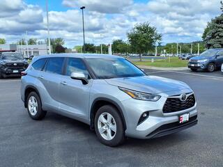 2023 Toyota Highlander for sale in Burnsville MN