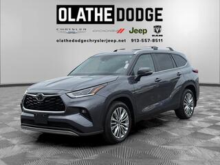 2023 Toyota Highlander for sale in Olathe KS