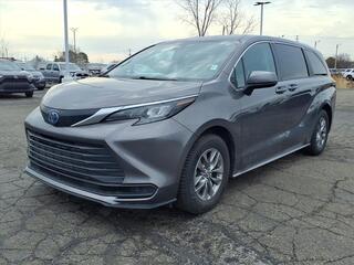 2024 Toyota Sienna for sale in Lansing MI