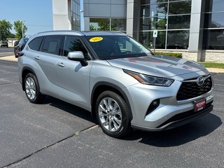 2022 Toyota Highlander Hybrid for sale in Janesville WI