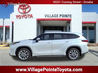 2022 Toyota Highlander Hybrid for sale in Elkhorn NE