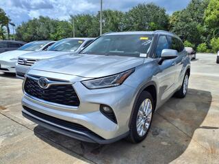 2021 Toyota Highlander for sale in Riviera Beach FL