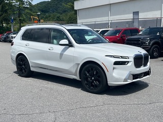 2023 BMW X7