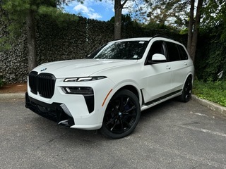 2023 BMW X7