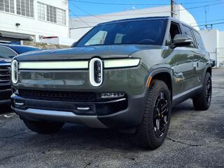 2022 Rivian R1S