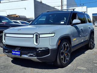 2022 Rivian R1S