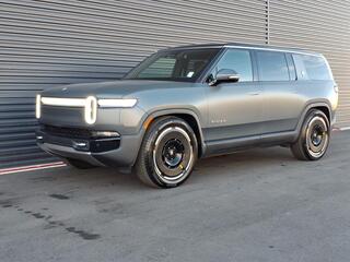 2025 Rivian R1S