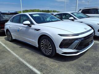 2025 Hyundai Sonata Hybrid
