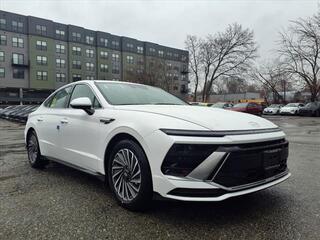 2025 Hyundai Sonata Hybrid