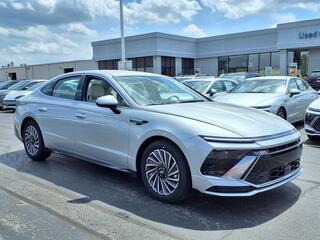 2025 Hyundai Sonata Hybrid