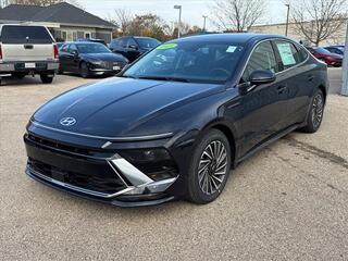 2025 Hyundai Sonata Hybrid for sale in Janesville WI