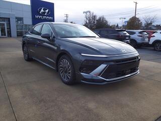 2025 Hyundai Sonata Hybrid