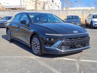 2025 Hyundai Sonata Hybrid