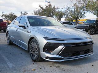 2025 Hyundai Sonata Hybrid