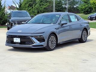 2025 Hyundai Sonata Hybrid