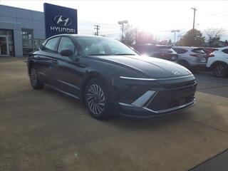 2025 Hyundai Sonata Hybrid