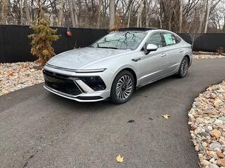 2025 Hyundai Sonata Hybrid