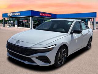 2025 Hyundai Elantra Hybrid for sale in Janesville WI
