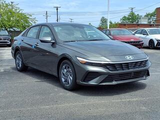 2025 Hyundai Elantra Hybrid