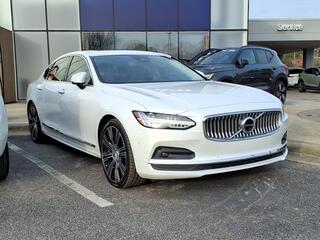 2022 Volvo S90
